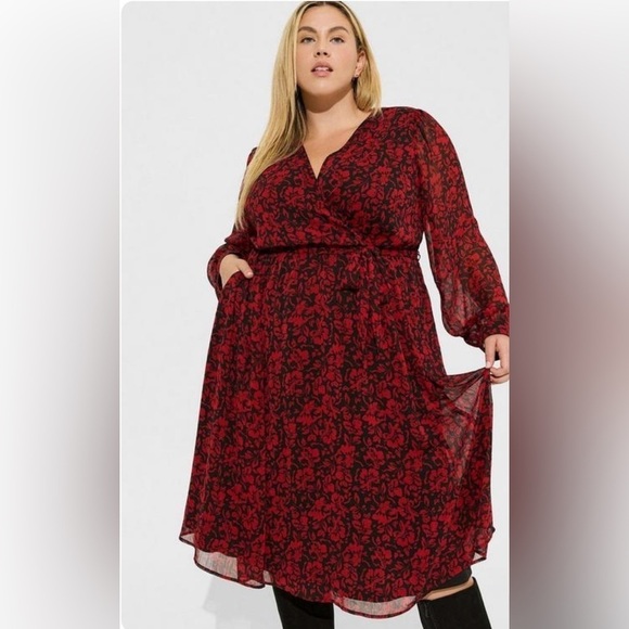 NWT Torrid Midi Crinkle Chiffon Balloon Sleeve Dress Floral Red Black Size 4X - Picture 1 of 16
